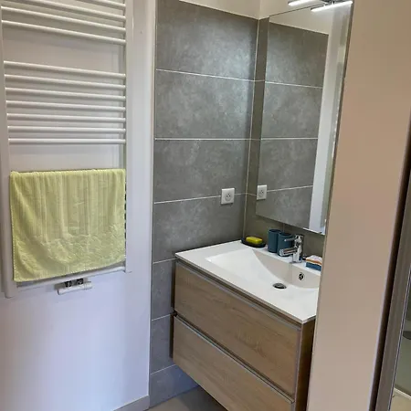Large With Air Conditioning, Terrace And Parking * مونبيلييه