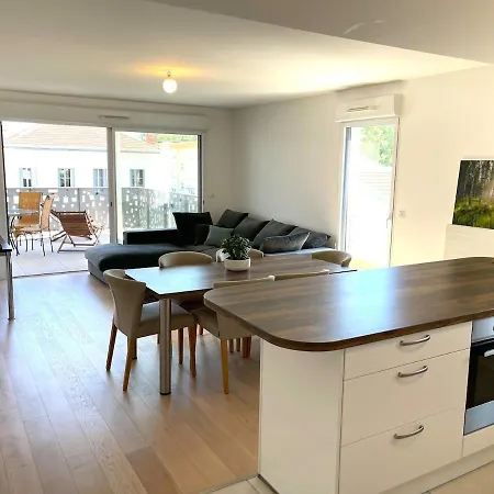 Large With Air Conditioning, Terrace And Parking * مونبيلييه