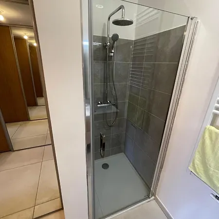 Large With Air Conditioning, Terrace And Parking شقة