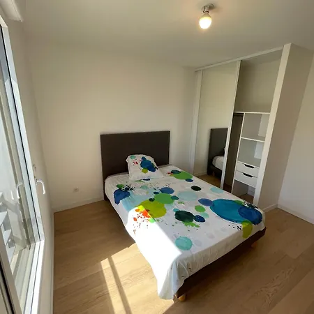 アパート Large With Air Conditioning, Terrace And Parking